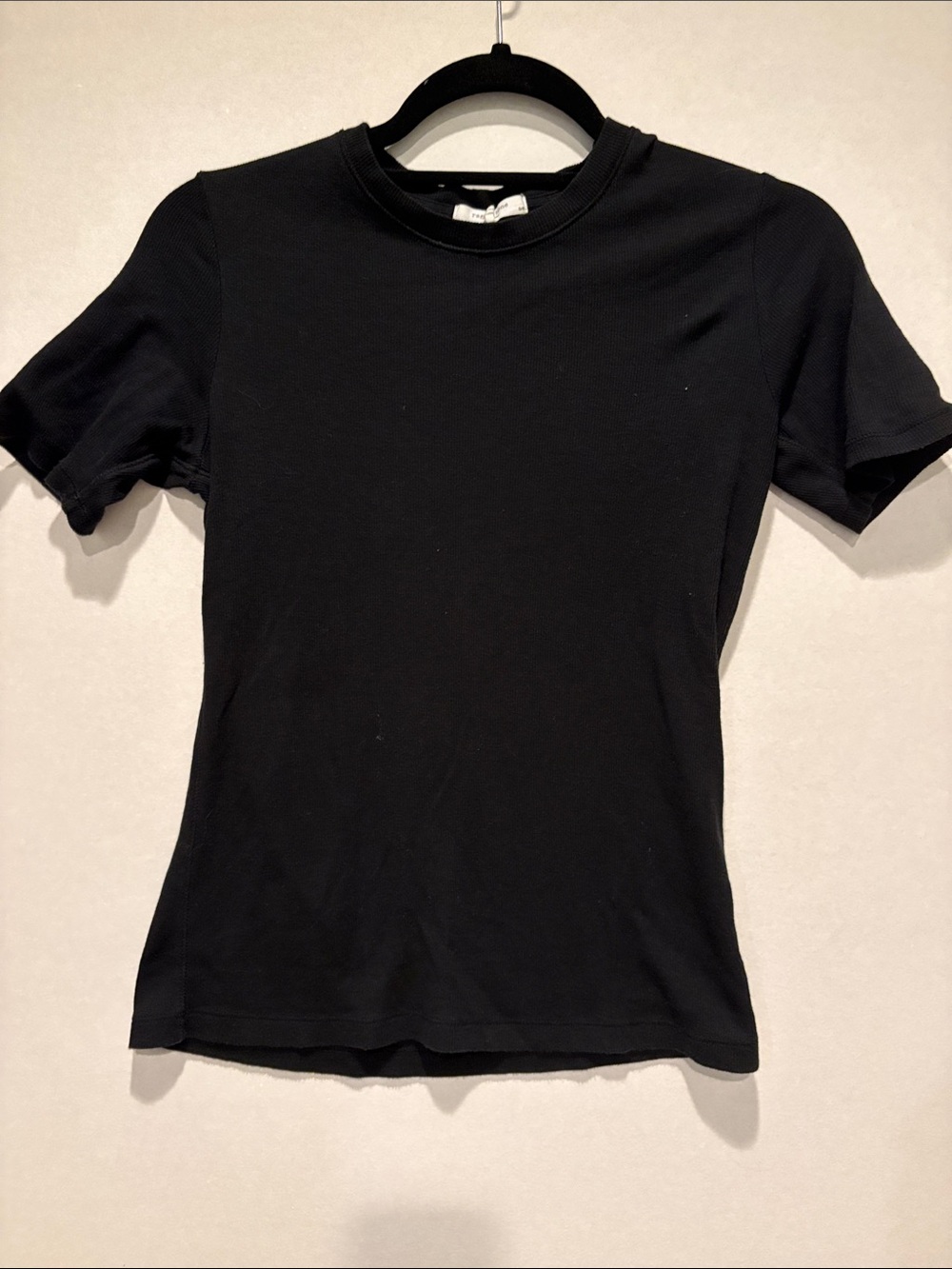 Rag & Bone - Women's short sleeve ribbed fitted t-shirt. Size Small.  Black